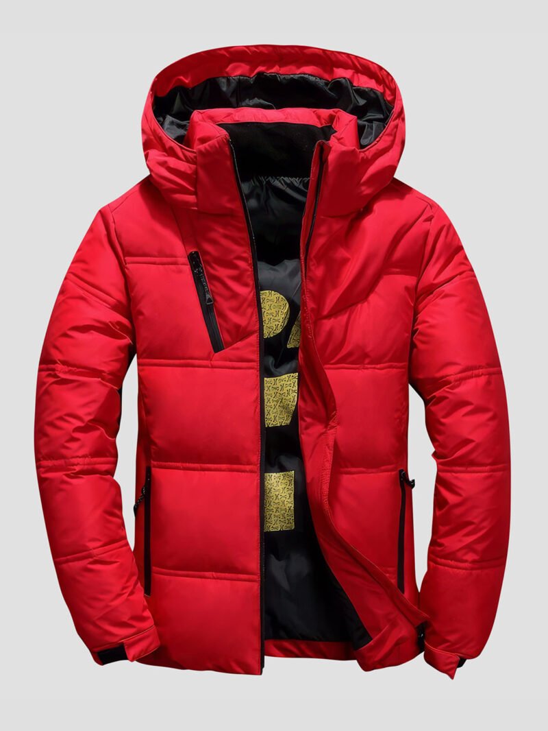 Veste doudoune rouge avec capuche, conçue pour l’hiver, légère et isolante, idéale pour sport ou randonnées en extérieur. Style moderne, tissu durable, parfaite pour rester au chaud tout en étant tendance.
