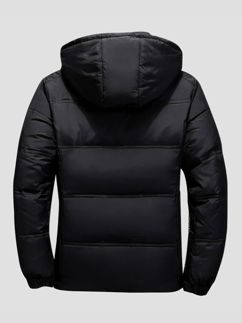 Veste doudoune noire épaisse et chaude avec capuche, conçue pour résister au froid et à l'humidité, idéale pour l'hiver, garantissant confort et style.