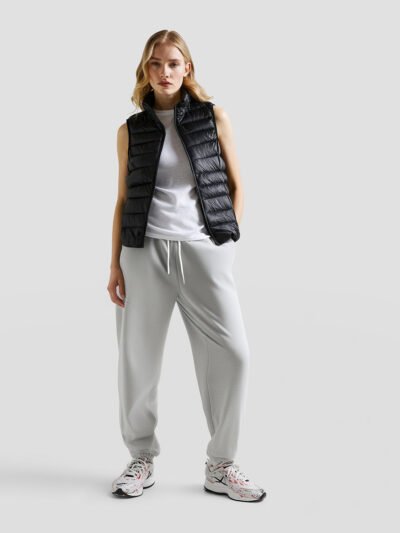 women's slim fitted sleeveless down jacket