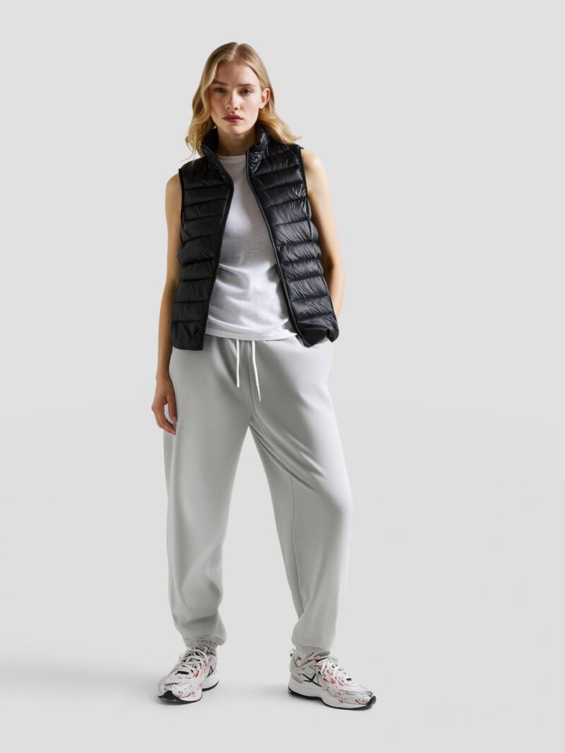 womens-slim-fitted-sleeveless-down-jacket_2 women's slim fitted sleeveless down jacket